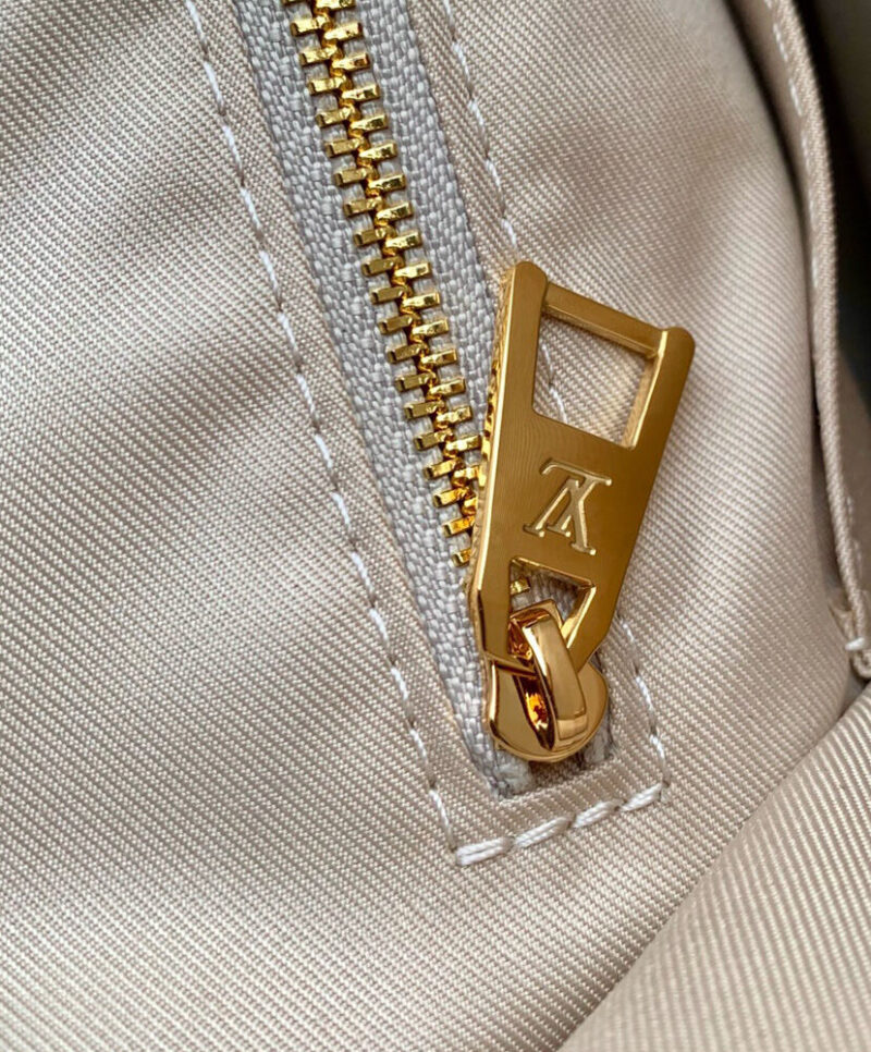 Louis Vuitton OnTheGo MM M24708 Cream